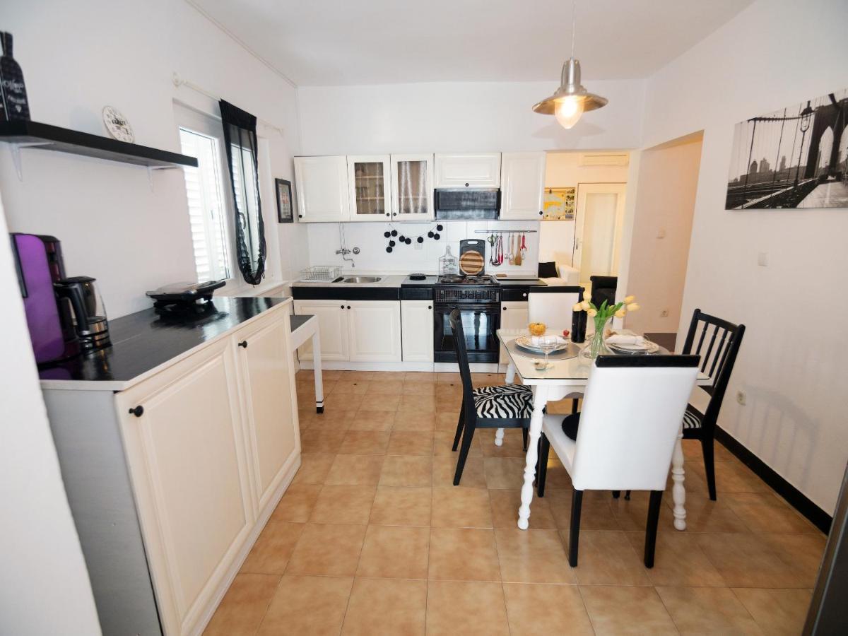 Apartment Eneja Раб Экстерьер фото