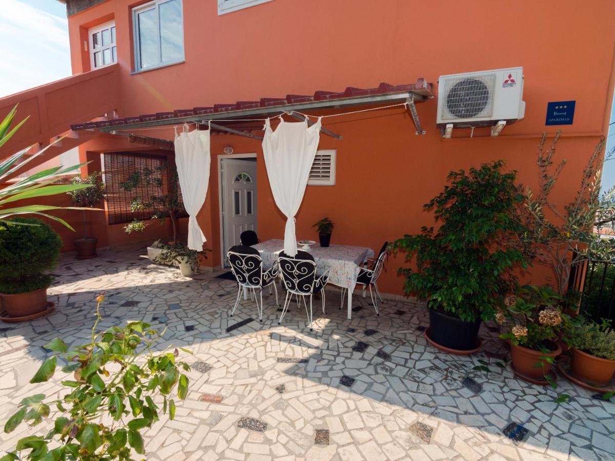 Apartment Eneja Раб Экстерьер фото